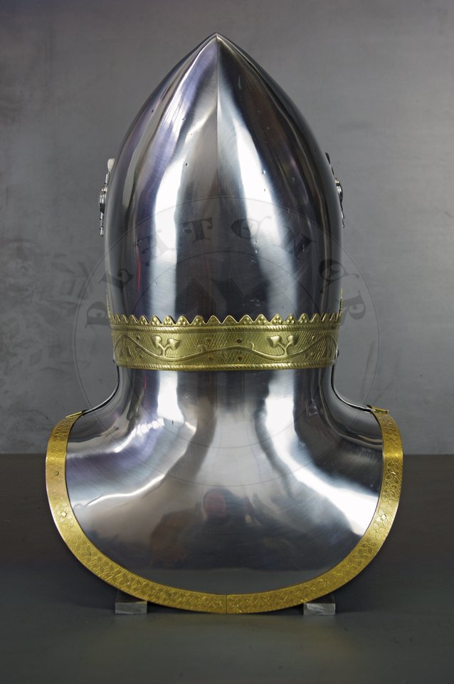 The great bascinet in English style for Agincourt battle period. Demi-greaves connected with greaves on rotary pin. Made of high quality mild steel of 2 mm and 1,5 mm thickness. Heat hardened and tempered up to 34 HRC. Brass bands decoration motive based on example visible on Henry V tournament helm. Brow plate and vervelles cover is interpretation based on few effigies from this period. Weight 6 kg./ Wielki bascinet w stylu angielskim na okres bitwy pod Agincourt. Wykonany z wysokiej jakoci stali niskowglowej o gruboci 2 mm i 1,5 mm. Hartowany i odpuszczany do 34 HRC. Mosine listwy dekoracyjne z motywem wzorowanym na hemie turniejowym Henryka V. Pozostae dekoracje s interpretacj wzorowan na kilku nagrobkach z epoki. Waga 6 kg.